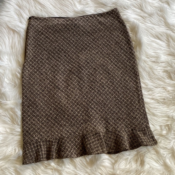 Cute Gap Size 4 ruffle bottom skirt! - Picture 3 of 3